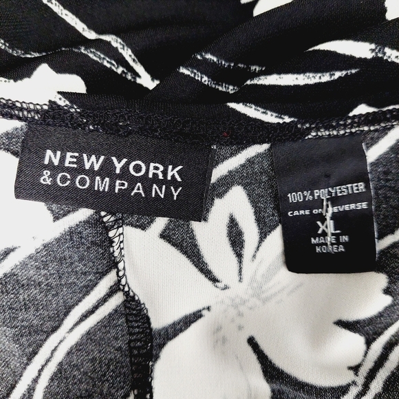 New York & Company Black & White Floral V Neck Wrap Midi Dress 2960 - Picture 5 of 8